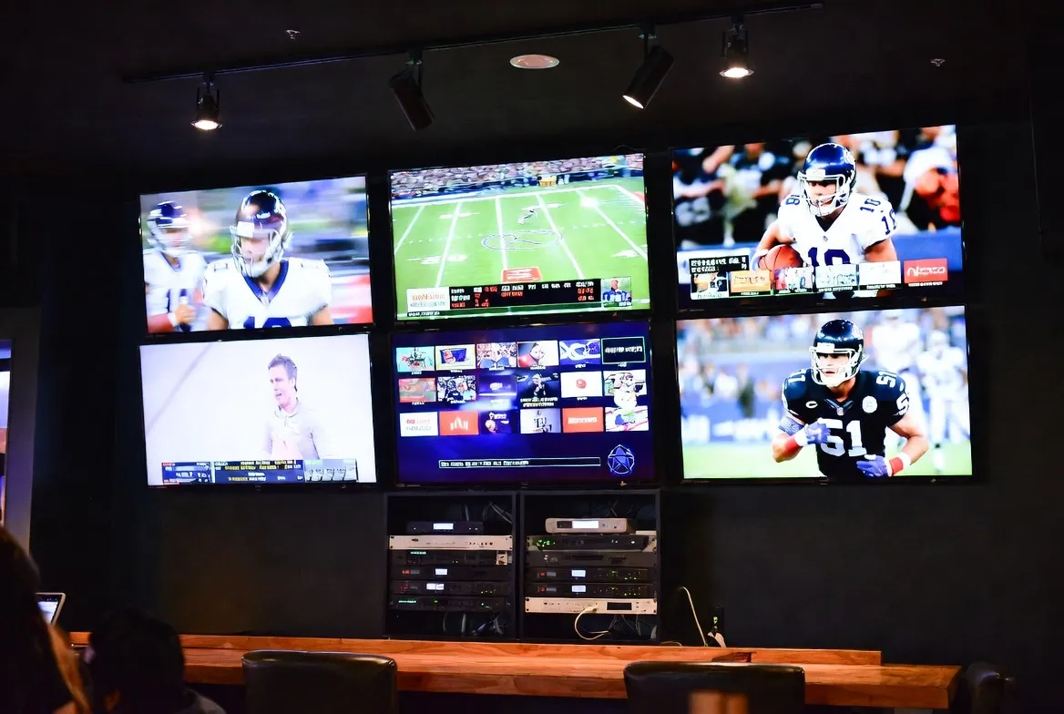 Sports bar multi-screen IPTV commercial setup