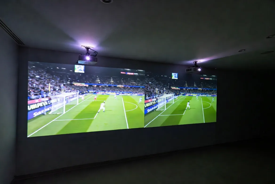IPTV on home theater projector for cinema experience